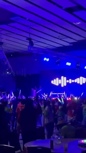 After a full day of rank matches the Panama Convention Center came alive! Students, Mentors and Volunteers were treated to a Will I Am concert! 😍🔥 | Project Promise VI