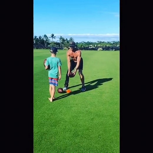 Washington Redskins QB Alex Smith is making amazing progress 💪 (via lizbsmith11/Instagram) | Washington Commanders on CBS Sports