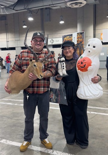 What an amazing first show of the year in Los Angeles! 🤩 Thank you! ✨ #oddities #odditiesandcuriosities #losangeles