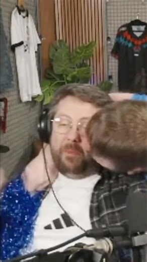 Broeki hands in his level 60 quest 🥇