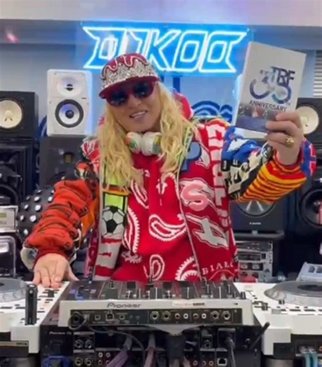 TRF 30周年記念ライブBlu-ray発売中