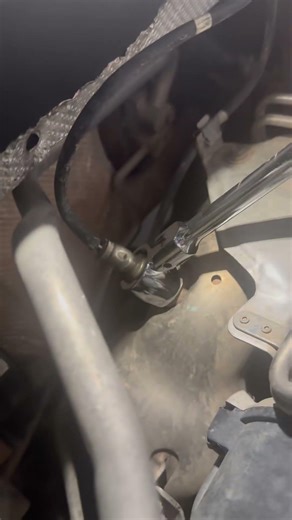 Some oxygen sensors are particularly difficult to remove.#Mechanic #automobile