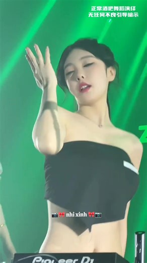 Nhạc Hay TikTok: Thiệp Hồng và Gái Xinh