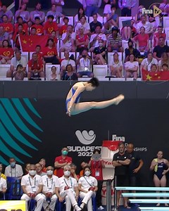 Yajie LI 🇨🇳 secured the 1️⃣0️⃣0️⃣th Gold Medal 🥇 at a World Championship for the Chinese diving team with an amazing comeback in the Women 1m Springboard Final #diving #FINA | World Aquatics