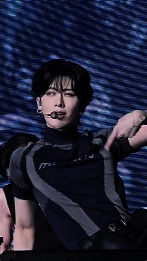 The wink 🫦 Here & Now Hongkong Day 3 #hereandnow #Ricky #沈泉锐 #Sweat #hereandnowtour @ZEROBASEONE