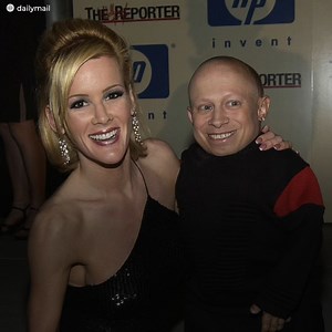 29K views · 150 reactions | His character of "Mini Me" was his big breakthrough, but he would soon be known for much less pleasant things. Verne Troyer was a small great actor, but he also had a dark side that would eventually catch up with him. And when his tragic ending came, it would be his friend Mike Myers who would mourn him the most. Follow us on our YouTube channel: https://bit.ly-upsoclicons | Icons + | Facebook