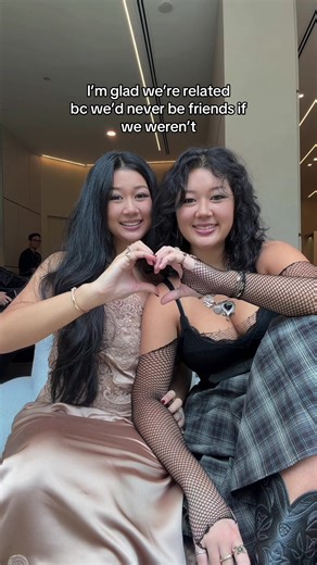 Ok I’ll admit we kinda look alike here #twinsisters #sisterbond #sistergoals #relatable #creatorsearchinsights
