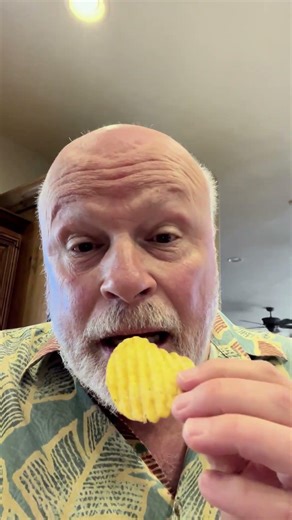 Quick Bite: Lays Wavy Loaded Nacho Chips #layspotatochips #quickbite #livelife365 #producttest