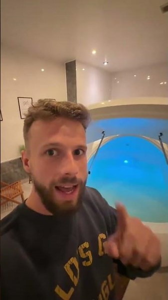 Sensory deprivation tank