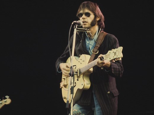 The guitar gear used by Neil Young on the classic Everybody Knows This Is Nowhere