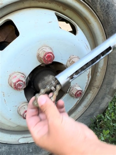 Tool to Loosen Nuts by Hand — Easy Nut Loosening Tool