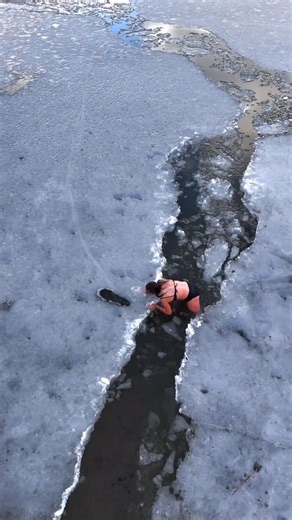 Gilly McArthur - Cold Water Swim Coach 🏴󠁧󠁢󠁳󠁣󠁴󠁿 on Instagram: "🤍 "The Beauty of Cold" Out in May 2026. My first book. I'd be ever so happy if you gave it a preorder, partly because preorders make a difference to sales but more because I truly believe that within its pages there is something for everyone - swimmer, dipper, or someone just a bit curious about what this cold water stuff is about. It's about our connections to water, to nature and how we can navigate this in life's turbulent