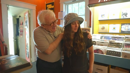 Love these impromptu moments of Leslie where everyone gets to see his personality and energy shining through. Here he is with his dear friend @katiepruittmusic when she stopped by to see him during one of his album signings. | Leslie Jordan