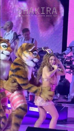 GAZELLE ON STAGE! 🐯 Shakira y sus tigres rompiendo el Stage #Shakira #Shorts