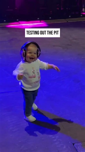 best roadie of all time 🤘🏼