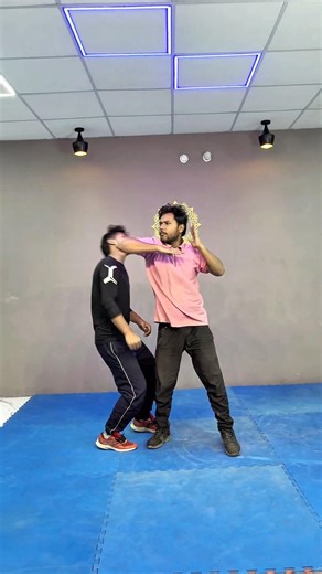 "3 Steps to a Perfect Elbow Strike (Self Defense) 🛡️" ⚡.... #selfdefense #elbowstrike #youtubeshorts