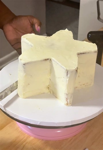 Essential Tips for Custom Cake Decorating