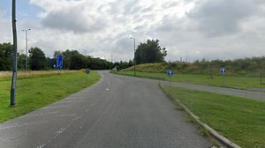 Voitures abimées, tentatives de racket : un rassemblement de voitures 'tunées' a mal tourné à Péruwelz sur l’autoroute E42 samedi soir - RTBF Actus