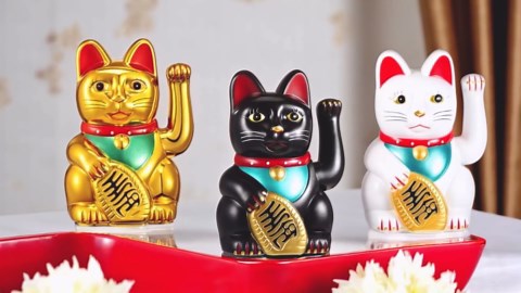 Chunful 6 Inch Lucky Cat Waving Arm Maneki Neko Lucky Beckoning Feng Shui Wealth Cat for Welcoming Fortune Wealth Prosperity Decoration, Battery Not Included(Gold Color)
