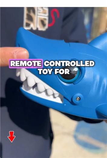 This remote-controlled shark doesn't just swim—it runs and snaps its jaws! 🤯#ToyReview#ViralToys#RemoteShark #RCSharkToy#CoolGadgets