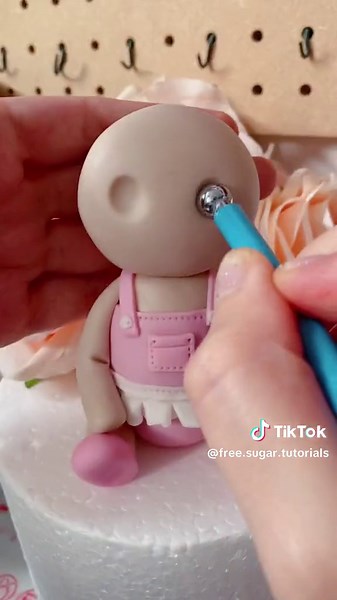 Another cutie 🎀🥰🥰🥰🥰 #FondantFigures #SugarArt #CakeDecorating #FondantTutorial #SugarCraft #DIYFondant #CakeArtist #EdibleArt #CakeDesign #FondantSculpting #HowToCake #BakingTips #CakeInspiration #FondantCreations #SculptWithSugar #CakeMaking #SugarFigure #FondantSkills #BakingTutorial #CakeDecor #cake #cakedecoration #saracino #sugarpaste #fondantfigure #figure #fondant #learnontiktok #easy #easyfondantfigure #easyrecipe #recipe #diy #fyp #bear #fondantbear #babygirl #babyboy #babyshower #
