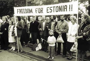 Estonia commemorates the Baltic Way