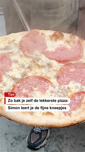 De Stentor on Instagram: "| CARRIÈRESWITCH 🍕 Ooit legde hij mensen uit hoe Microsoft Excel of Powerpoint werkt. 🖥️ Simon Giaccotto gooide zijn IT-bedrijf overboord en stortte zich volledig op zijn grote hobby. Nu bakt hij met zijn bedrijf 30.000 pizza’s per jaar. Benieuwd hoe hem dat vergaat? Lees verder in onze app of via de #linkinbio👆 #destentor #pizza #showroom #bakken #smullen"
