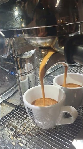 Caffè Espresso al Bar #café #caffè #coffee