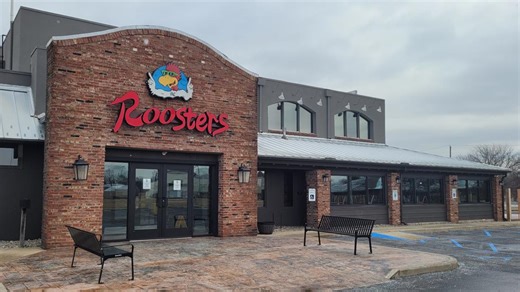 Roosters Wings celebrates second Holland location with grand opening
