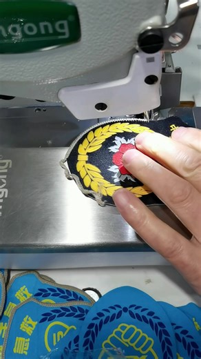 Patches over edge machine #merrow#embroiderymachine #overlockmachine #industrialsewingmachine