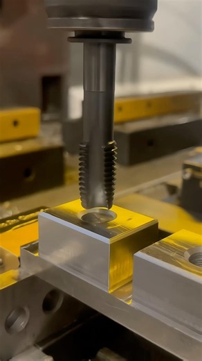 Tap Video source@goidgripvises #cnctools #tap #cnc