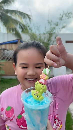 Cô bé tốt bụng ăn kem soda cùng kẹo con chó và ớt,sự kết hợp hoàn hảo #shortvideo