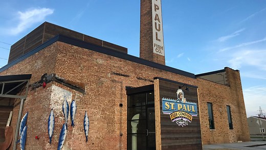 St. Paul Fish in Mequon's new Spur 16 cooks up a retro coastal feel - and a lot of seafood
