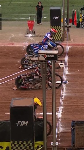 Dan Bewley threw everything he had at the LCQ2 race in Manchester and earned his spot in the final 😮‍💨 #SGP | FIM Speedway Grand Prix
