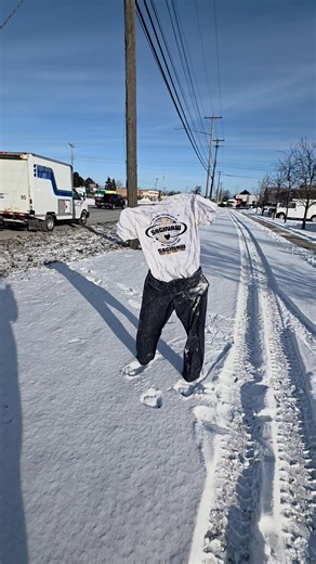 🥶❄️ Freezing Cold Fun! ❄️🥶 It’s so cold outside, you can turn clothes into statues 😳👇 👕👖 Try it yourself: • Soak a shirt or pair of pants in water • Take them outside • Watch them freeze solid and stand up on their own 📍Perfect example of just how brutal this cold is—stay safe and limit time outdoors! Got pics or videos? Drop them in the comments 👀📸 | Breaking News 989