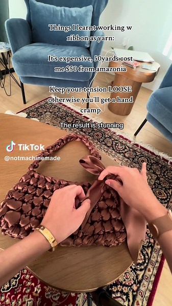 Crochet ribbon purse is my latest obsession #crochetribbonbag #ribbonbag #baguettebag #crochetpurse