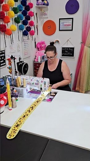I just completed this Sunflower Jelly-Roll Rug table runner for a wonderful customer in Idaho. 🌻