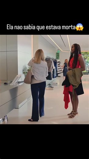 Universoclipss on Instagram: "Nome da Série: Rugido Título Original: Roar Tipo: Série Americana Gênero: Drama / Fantasia / Antologia Duração: Episódios de aproximadamente 30 minutos Onde assistir: link na bio ☝️ Nota no IMDb: 5,9/10 Criação: Liz Flahive, Carly Mensch Roteiro: Liz Flahive, Carly Mensch e colaboradores Elenco Principal: Nicole Kidman, Cynthia Erivo, Alison Brie, Issa Rae, Betty Gilpin Sinopse: Rugido é uma série antológica que apresenta histórias independentes, todas centradas em