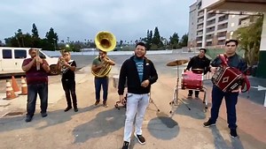 Era un pajarillo de blancas alas de balcón en balcón de plaza en plaza vendedora de amor ofrecedora para mejor postor de su tonada 🎵🎶 #Laoriginal614 #asimerito 🇲🇽😎🇺🇸 | La Banda 614