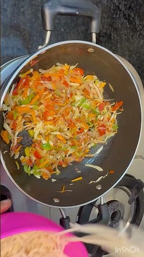 🔥 Restaurant Style Spicy Schezwan Noodles Recipe |