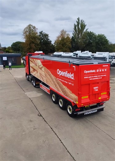 🚜 We’re proud to see Openfield Agriculture Ltd continue to invest in quality with their brand-new Fruehauf trailer. 🚛 Finished in their striking livery, this trailer represents efficiency, reliability, and the strength of a long-standing partnership. 👏 It’s a pleasure to support one of the UK’s leading names in agriculture — built to perform, built by Fruehauf. 💪 For enquiries, contact our Business Development Manager, Gary Hunt: 📧g.hunt@fruehauf.co.uk 📞07748 906143 #Fruehauf#InnovationInA