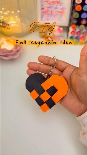 DIY Fall Keychain 🖤🧡 Easy Felt Craft Idea #diy #craft #handmade #shorts