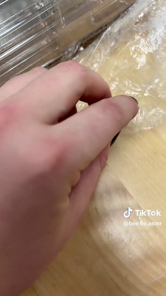 sounds with random things at my work station 🤪⚡️🔌 #asmr #asmrvideo #asmrtapping #asmrscratching #lofiasmr #notalkingasmr