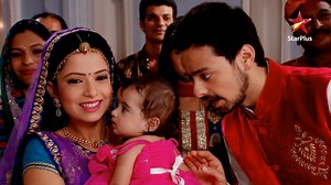 #IPS #Officer Sandhya Rathi ka hua #dhamakedaar #swagat! Kitne utaavle ho rahe hai #Hanuman gali ke log! Jaanne ke liye #dekhiye Diya Aur Baati Hum! #SandhyaSoorajRathi #IPSSandhyaRathi #DABH #diyaaurbaatihumserial #episode #TRP #starplusshow #bestshow #drama #indian #starplus #starplusshow #TRP #star #plus #trending #trendingnow #trendingnews #show #showtime #pyaar #love #lovelife #ips #officer #romance #family #familytime #videos #actor #actorslife #actors #famous #alltimefav #facebook #comedy