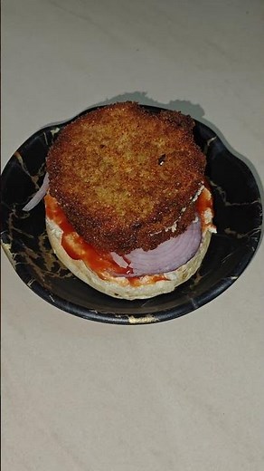 Veg Buger #food #recipe #foodie #burger #bugerking #vegetarian #vegburgerrecipe #trending #reels