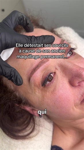 Ancienne pigmentation sourcils clairsemés. L’ancienne ligne laissait une ombre et déséquilibrait son regard. On a corrigé avec un ombré brows naturel, adapté à sa peau et à sa base de sourcils. Résultat : un regard plus ouvert et plus harmonieux.