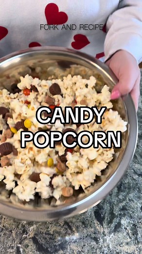 CANDY POPCORN🍿 perfect for an #afterschool or #postwork snack! make your popcorn and use whatever #candy makes you happy! #forkandrecipe