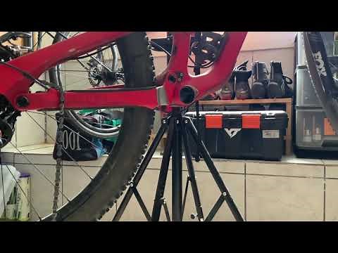 How to remove Race Face Next R cranks