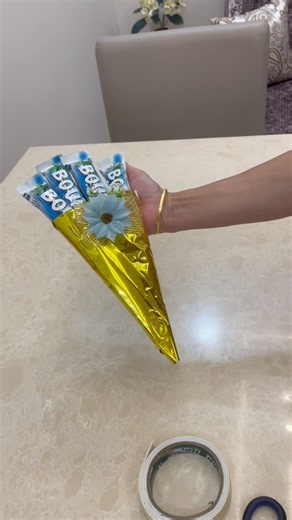 DIY Chocolate Bouquet 🍫💐Easy Birthday Gift Idea! #diy #kids #chocolate #giftideas #bounty