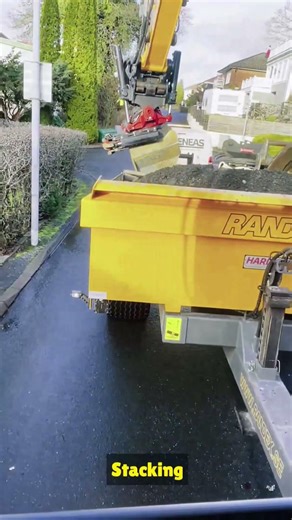 German Machine Replaces Manhole Cover with Insane 😯